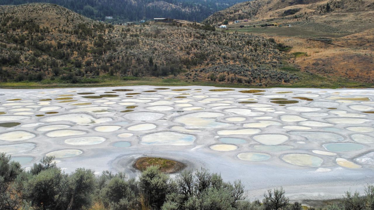 <strong>Spotted Lake, Canada: </strong>This unusual lake is considered sacred by the natives of the Okanagan Valley.