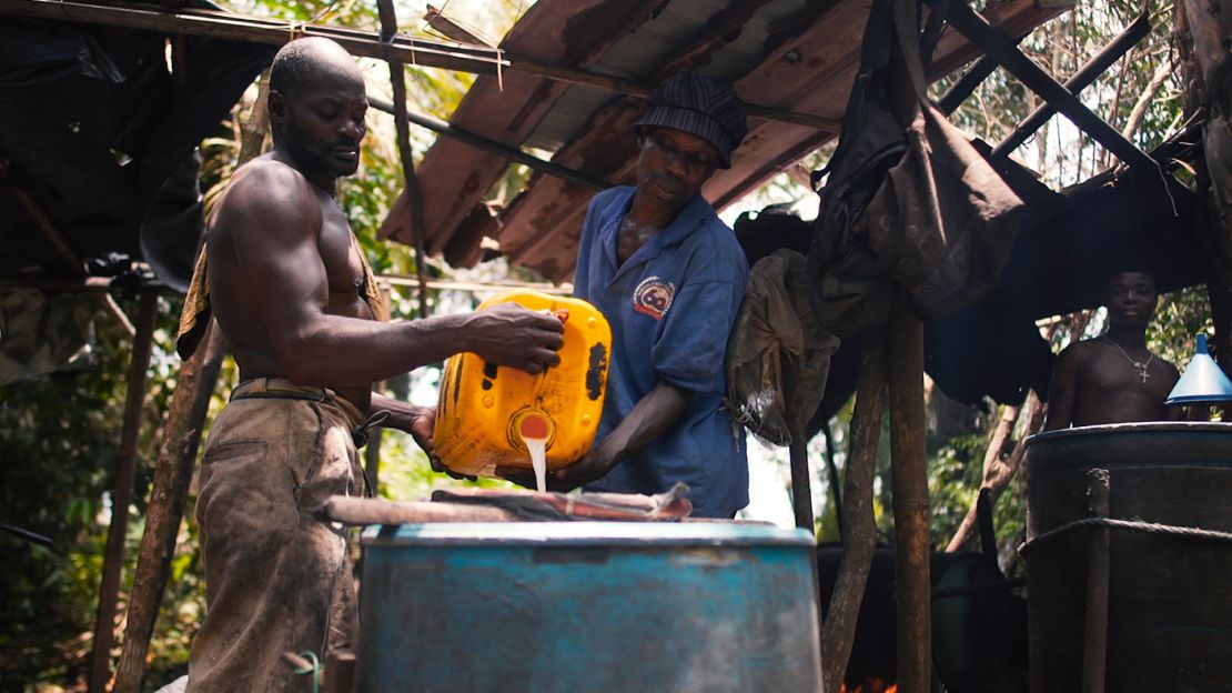 Men in Nzulezo take pride in making local gin, Akpeteshi.