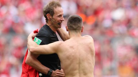 Franck Ribery hugs referee Sascha Stegemann after being shown a yellow card.