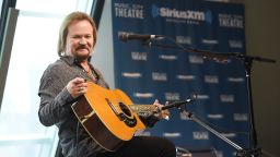 NASHVILLE, TN - OCTOBER 10:  Country Artist Travis Tritt performs at SiriusXM Studios on October 10, 2018 in Nashville, Tennessee.  (Photo by Jason Kempin/Getty Images for SiriusXM)