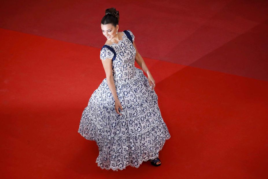 Penelope Cruz wears gown from Karl Lagerfeld's last Chanel couture collection to the screening of "Pain and Glory."