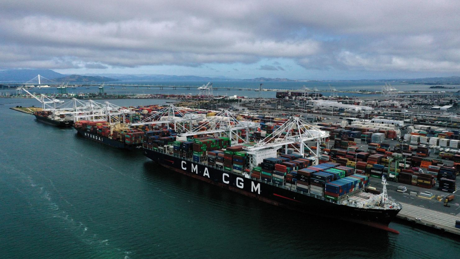 A container ship sits docked at the Port of Oakland on May 13, 2019 in Oakland, California. (Photo by Justin Sullivan/Getty Images)