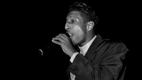 Melvin Edmonds performs with After 7 at the New Regal Theater in Chicago in 1989. 