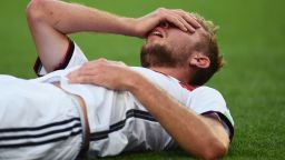 RIO DE JANEIRO, BRAZIL - JULY 13:  Christoph Kramer of Germany lies on the pitch after a collision during the 2014 FIFA World Cup Brazil Final match between Germany and Argentina at Maracana on July 13, 2014 in Rio de Janeiro, Brazil.  (Photo by Laurence Griffiths/Getty Images)