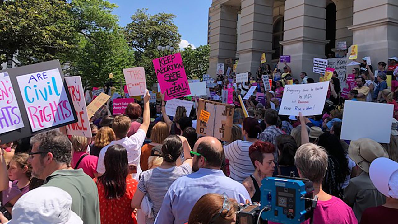 Appeals court says Trump admin cannot block migrant