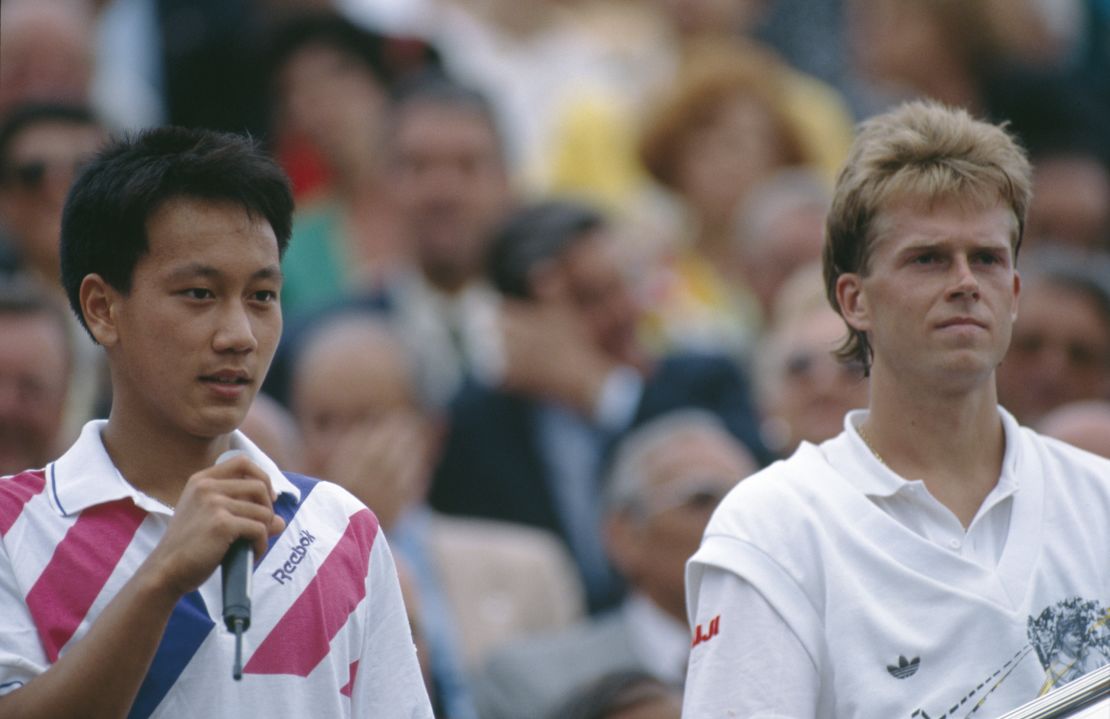 After his underhand serve against Ivan Lendl, Michael Chang (left) went on to beat Stefan Edberg in the 1989 French Open final. 