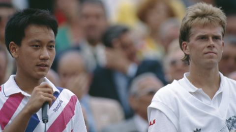 After his underhand serve against Ivan Lendl, Michael Chang (left) went on to beat Stefan Edberg in the 1989 French Open final. 