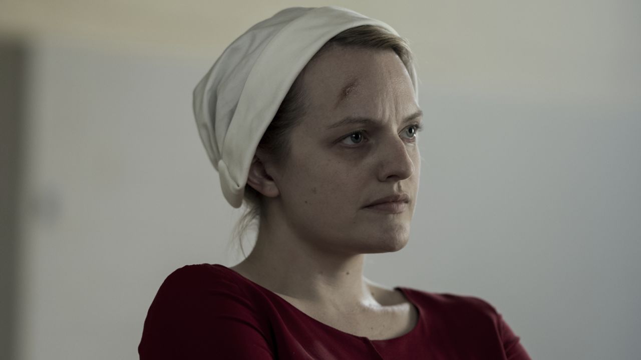 THE HANDMAID'S TALE -- "June" -- Episode 201 -- Offred reckons with the consequences of a dangerous decision while haunted by memories from her past and the violent beginnings of Gilead. Offred (Elisabeth Moss), shown. (Photo by:George Kraychyk/Hulu)