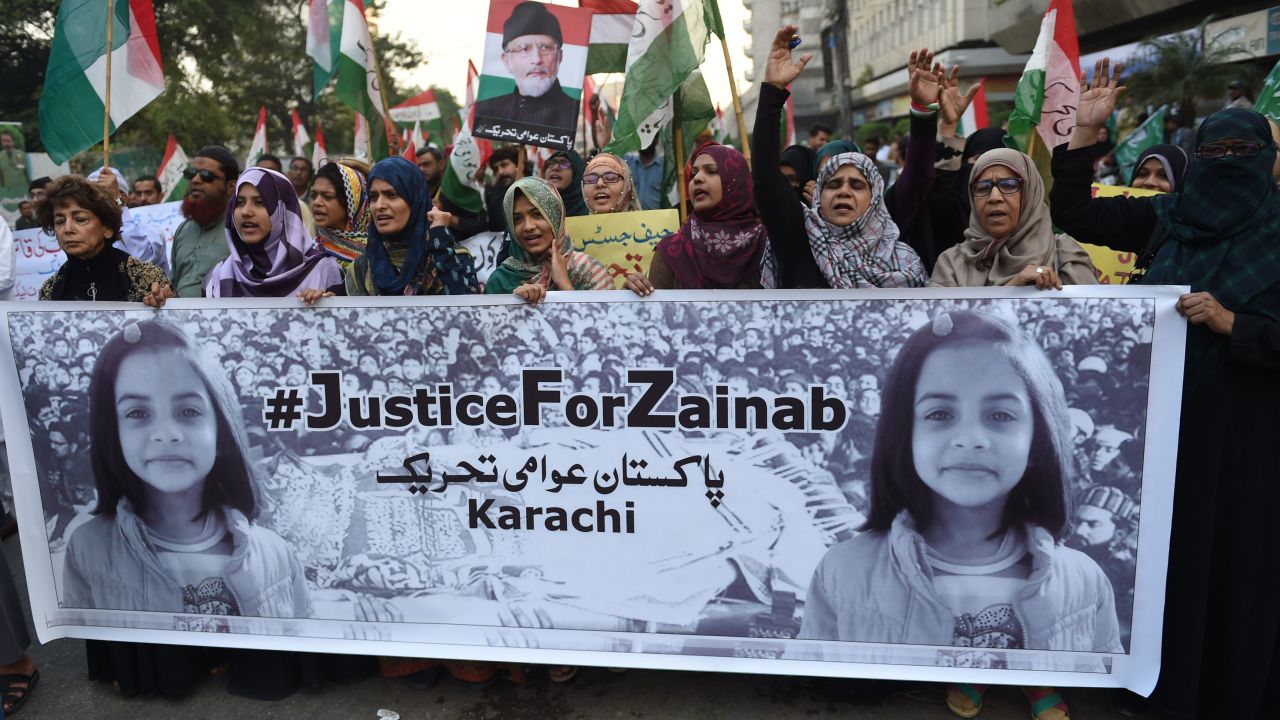 Supporters of Pakistan Awami Tehreek chant slogans during a protest after a child was raped and murdered in Karachi on January 13, 2018.