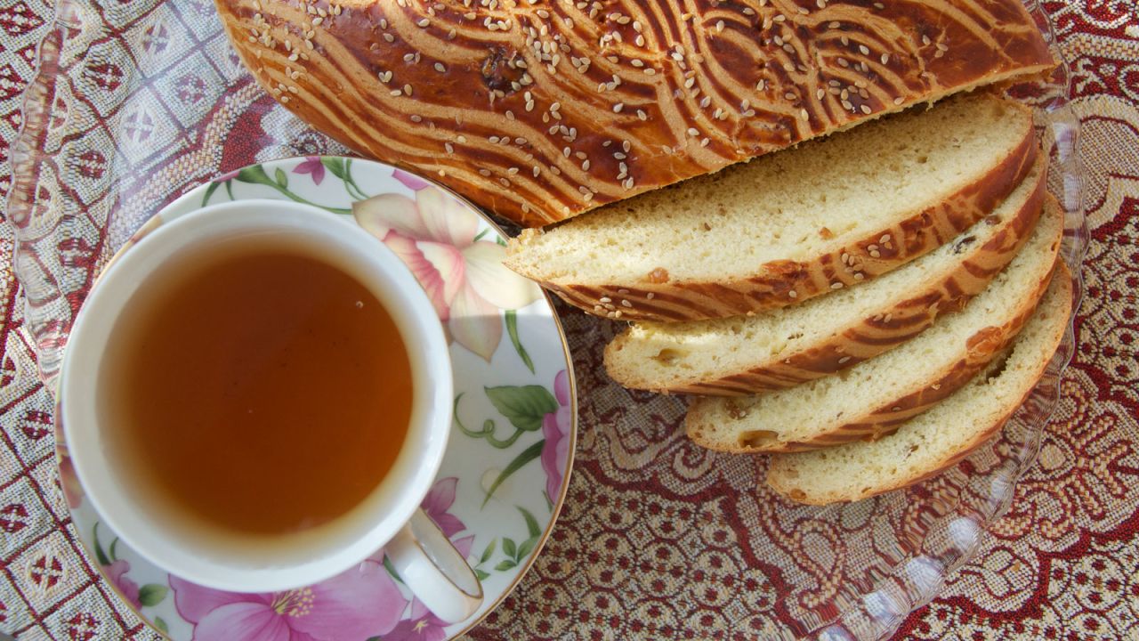 <strong>Shirin chorek: </strong>This sweet bread is filled with nuts and dried grapes.