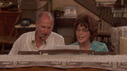 Woody Harrelson and Marisa Tomei in "Live in Front of a Studio Audience: Norman Lear's 'All in the Family' and 'The Jeffersons'"