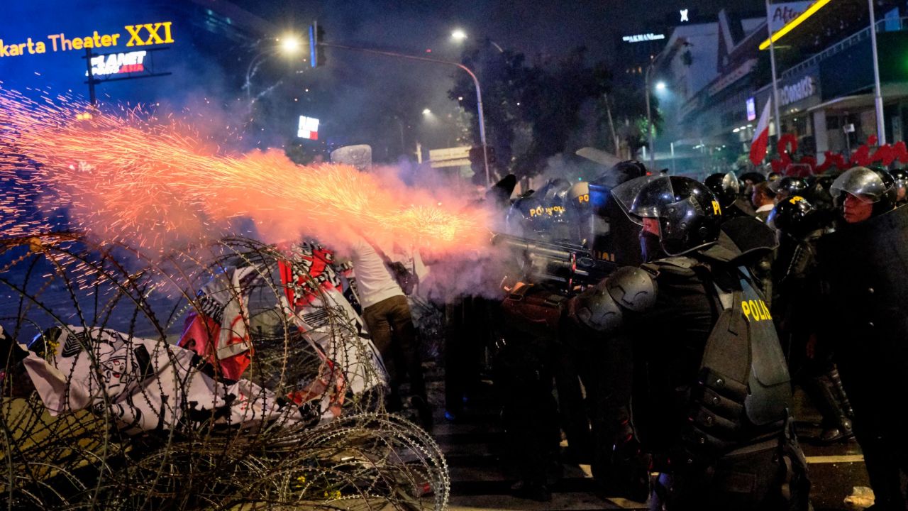 Indonesian riot policemen fire teargas at demonstrators on May 22, 2019 in Jakarta, Indonesia. 