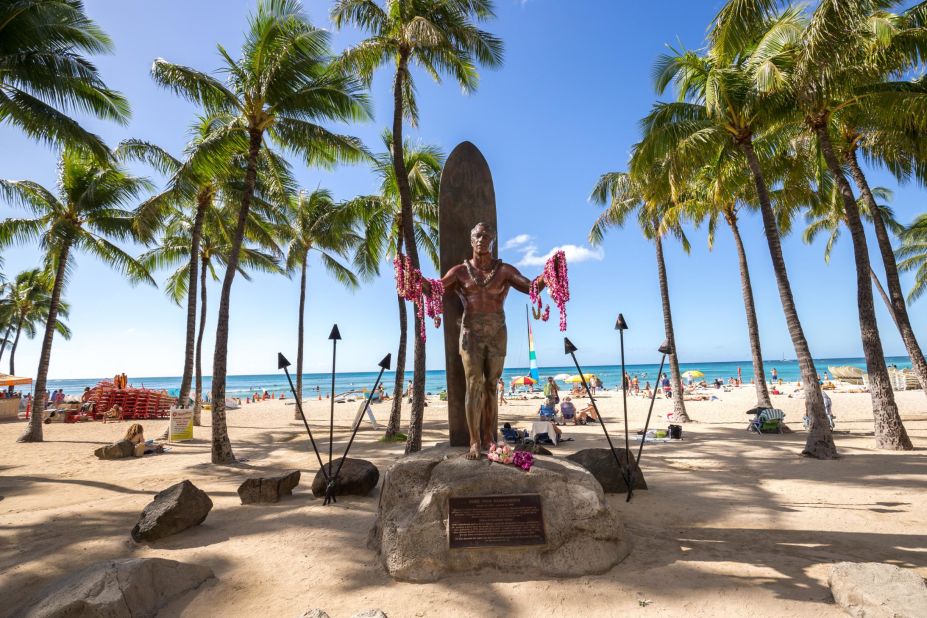 <strong>5. Duke Kahanamoku Beach, Oahu, Hawaii: </strong>Located in Waikiki, Duke Kahanamoku Beach is protected by a coral reef and is great for families.
