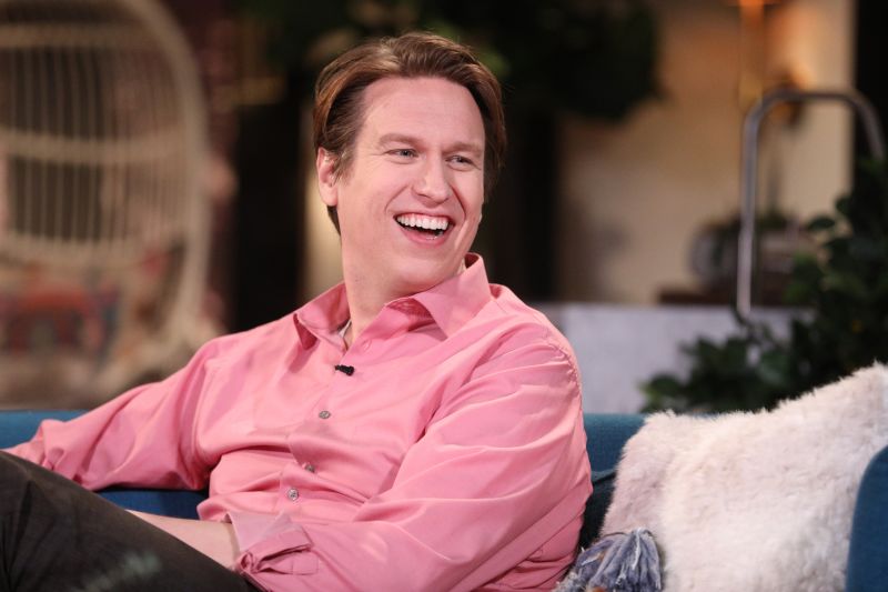 Comedian Pete Holmes was a good Christian image
