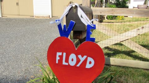 Many of the neighbors decorated their mailboxes in Martin's honor on his last day on the job.