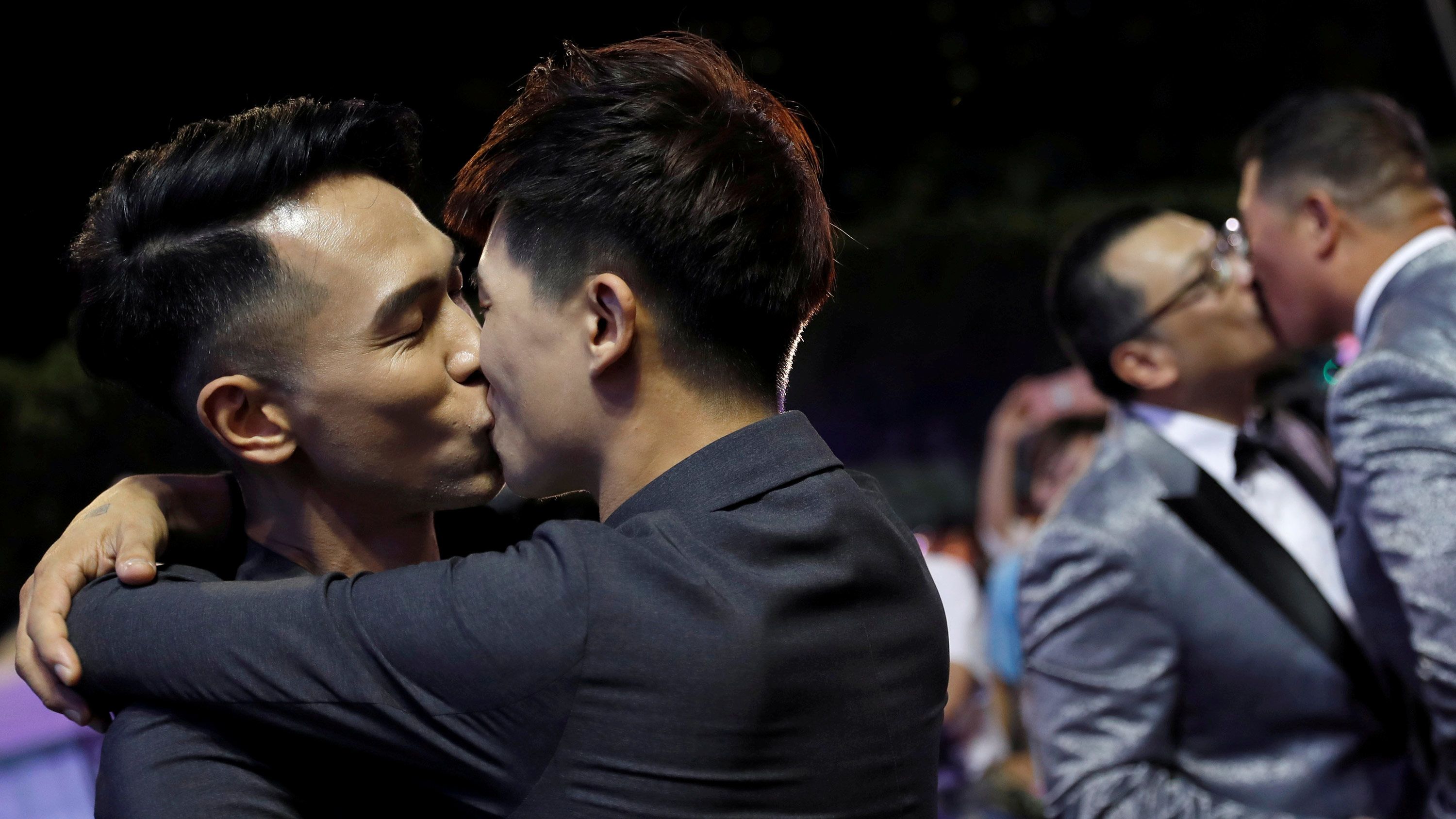 In pictures: Taiwan hosts a mass same-sex wedding days after legalization |  CNN