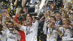 Fulham's Scottish midfielder Kevin McDonald (centre left) and Fulham's English midfielder Tom Cairney lift the trophy for Fulham after the English Championship play-off final football match between Aston Villa and Fulham at Wembley Stadium in London on May 26, 2018. - Fulham won the game 1-0, and are promoted to the Premier League. (Photo by Ian KINGTON / AFP) / NOT FOR MARKETING OR ADVERTISING USE / RESTRICTED TO EDITORIAL USE        (Photo credit should read IAN KINGTON/AFP/Getty Images)