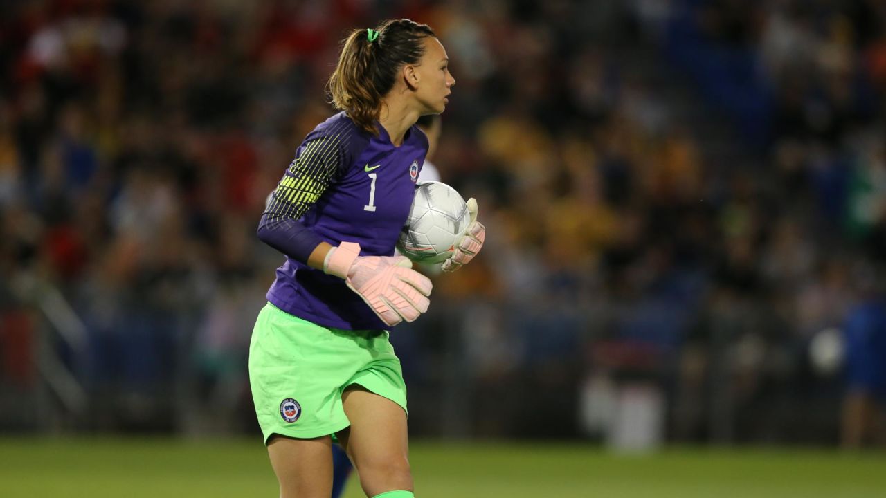 Chile goalkeeper and captain Christiane Endler helped Rothfeld in setting up her organization.