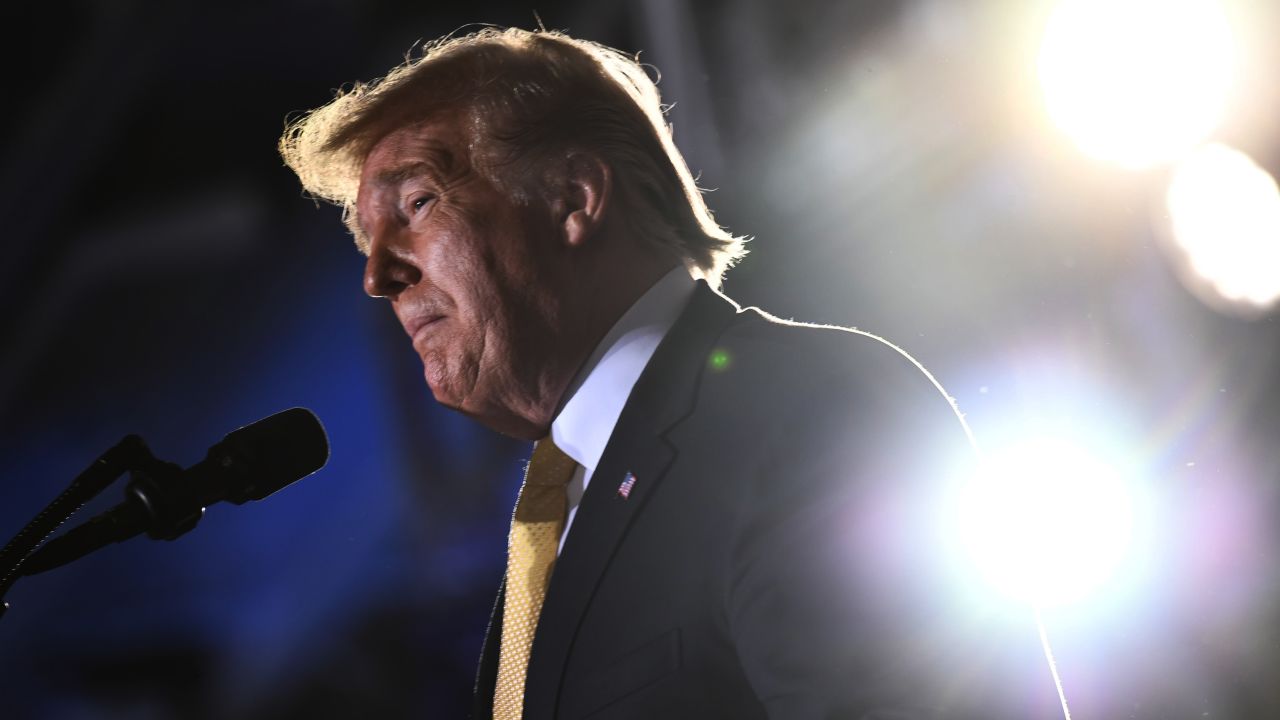 US President Donald Trump speaks during a Memorial Day event aboard the amphibious assault ship USS Wasp (LHD 1) in Yokosuka on May 28, 2019. (Photo by Brendan SMIALOWSKI / AFP)