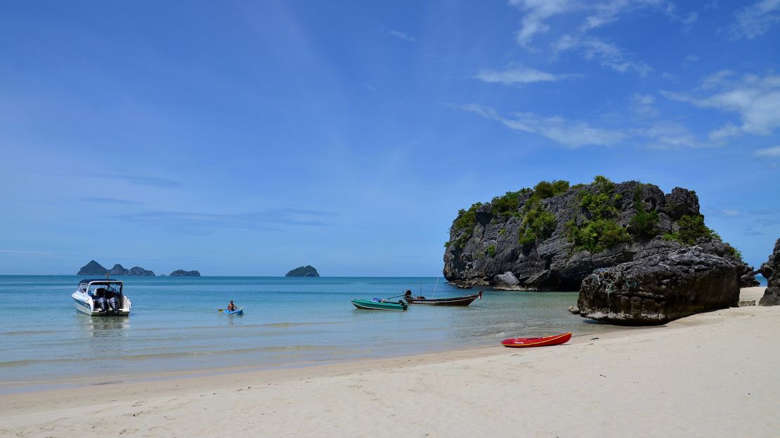 Koh Phaluai is the biggest island in the Mu Ko Ang Thong Marine Park. 