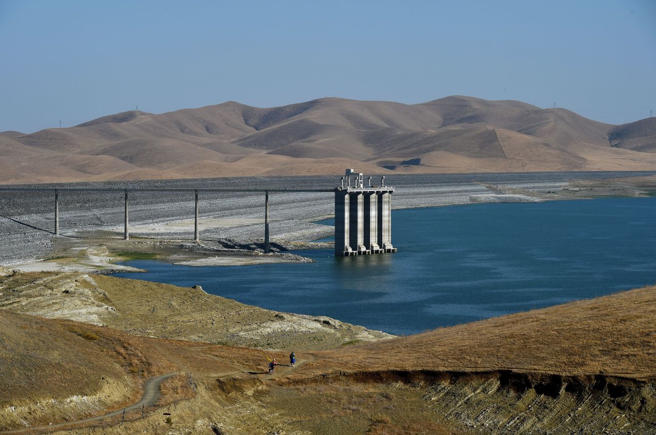 Reservoirs produce <a href="https://academic.oup.com/bioscience/article/66/11/949/2754271" target="_blank" target="_blank">800 million metric tons</a> of CO2-equivalent emissions each year, according to a study led by researchers at Washington State University. Reservoir gases make up about 1.3% of our total greenhouse gas emissions. <br /><br />When land is flooded to make a reservoir, and plants and soil collect in the reservoir waters and downstream, this organic matter begins to rot. This process generates methane. <br />Reservoirs in tropical regions produce more emissions, due to higher temperatures as well as their different biological and chemical make-up.