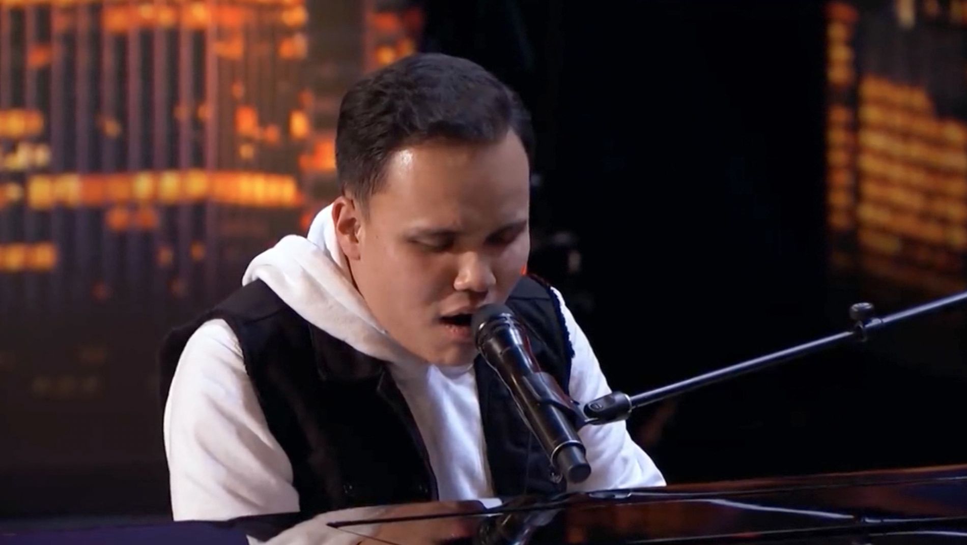 Autistic contestant stuns on 'America's Got Talent' | CNN