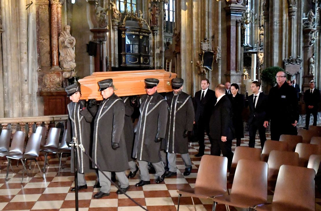 Lauda's coffin arrives at St. Stephen's Cathedral in Vienna.