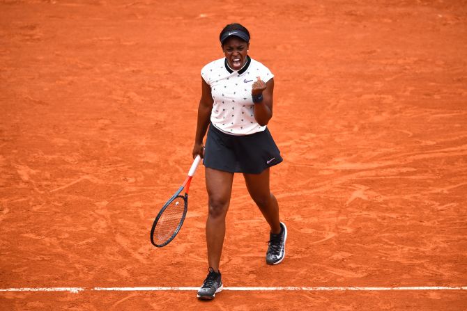 Last year's finalist, Sloane Stephens, had a big lead against Sara Sorribes Tormo then edged a tight second set to prevail 6-1 7-6. 