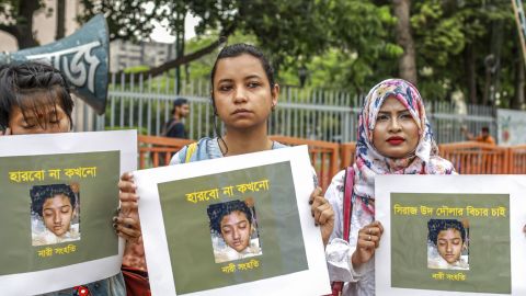 Bangladeshi women hold placards and photographs of schoolgirl Nusrat Jahan Rafi at a protest in Dhaka on April 12, 2019. 
