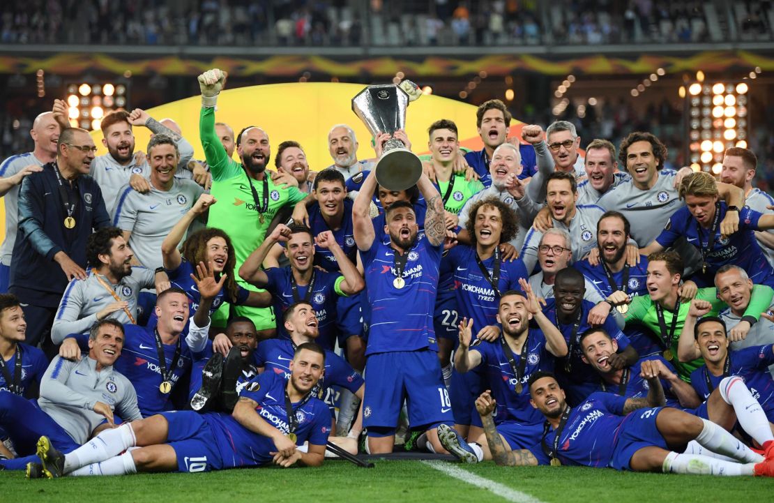 Chelsea lifts the UEFA Europa League Trophy after beating Arsenal. 