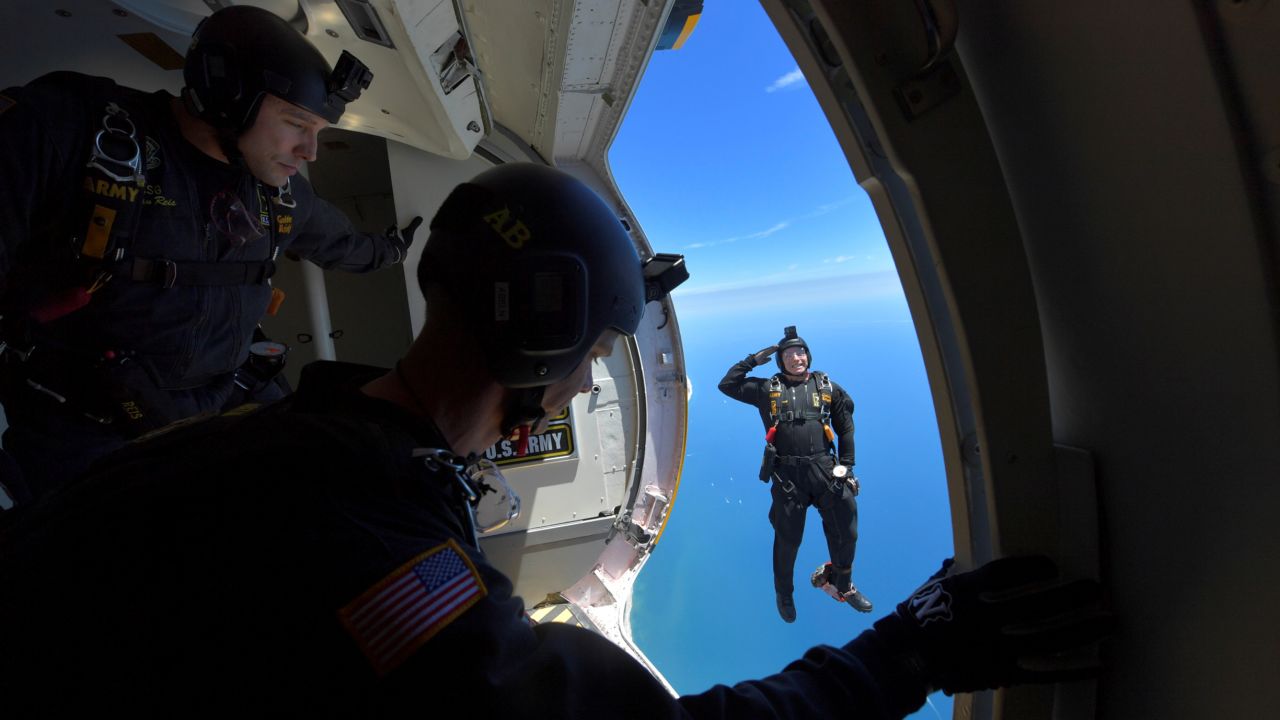 Members of the US Army's Golden Knights parachute team perform during the Bethpage Air Show as part of a <a href="http://www.cnn.com/2019/05/26/us/gallery/memorial-day-weekend-2019/index.html" target="_blank">Memorial Day weekend</a> event on Long Island, New York, on Saturday, May 25. <a href="http://www.cnn.com/2019/05/23/world/gallery/week-in-photos-0524/index.html" target="_blank">See last week in 31 photos</a>