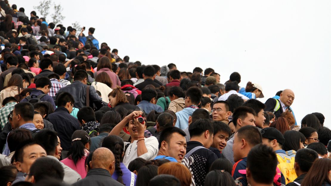 On public holidays, the Badaling section of China's Great Wall is often ridiculously crowded. 