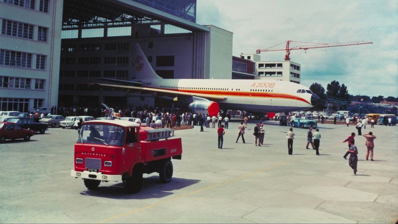 <strong>Wide body, twin-engines:</strong> It was the world's first wide body, twin-engine jetliner. 