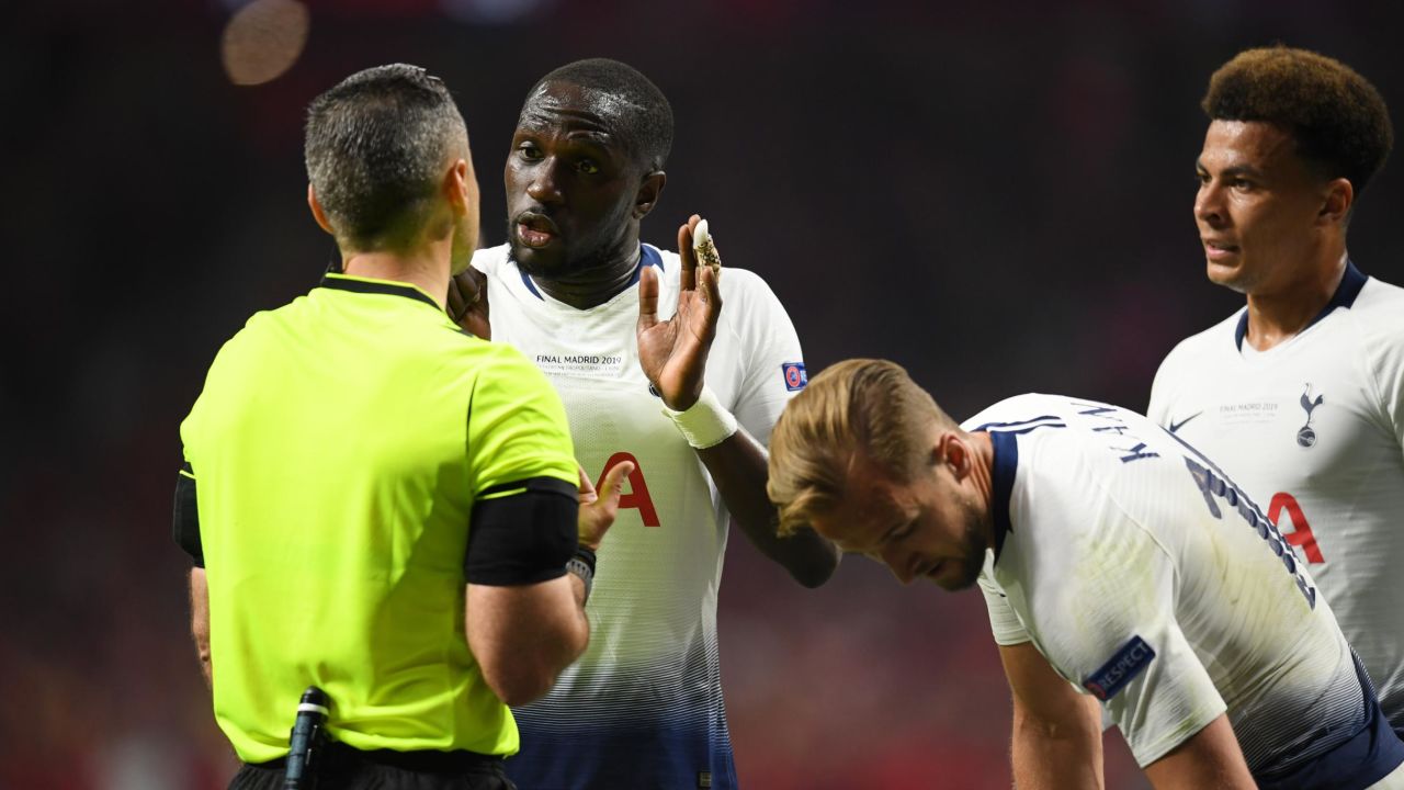Tottenham Hotspur argue with referee Damir Skomina after the penalty decision.