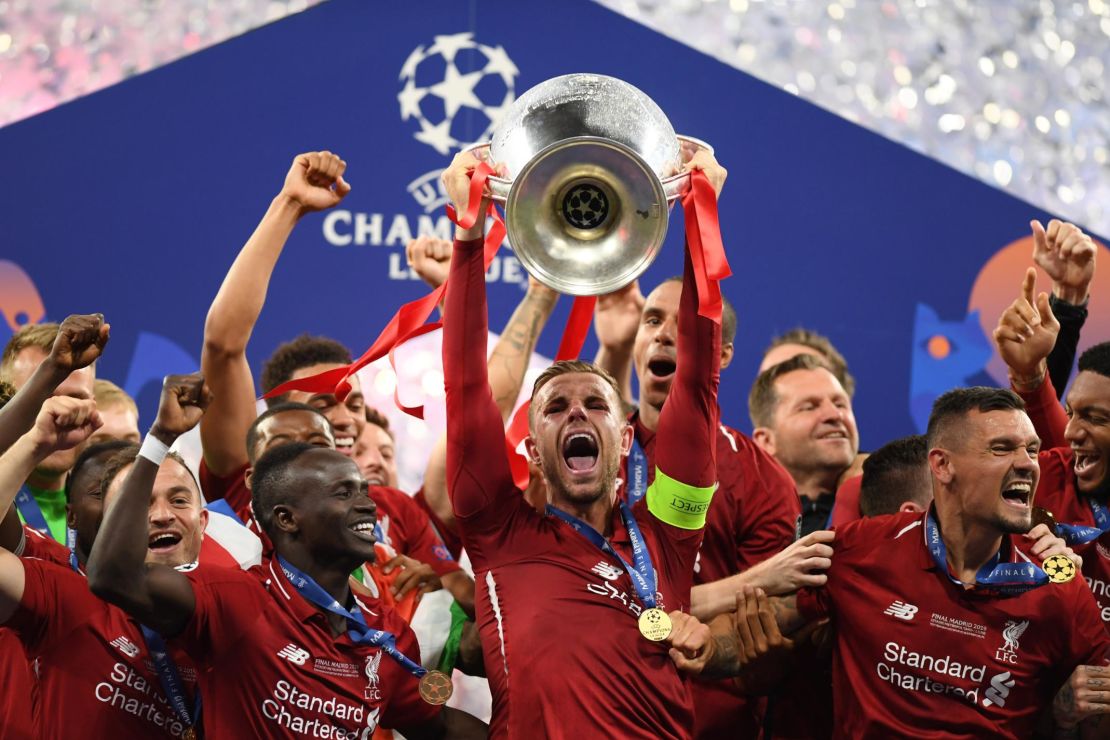 Jordan Henderson of Liverpool lifts the Champions League trophy after winning the UEFA Champions League Final between Tottenham Hotspur and Liverpool at Estadio Wanda Metropolitano on June 01, 2019 in Madrid.