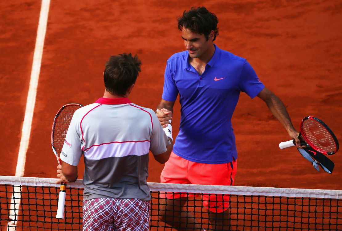 Roger Federer (blue shirt) and Stan Wawrinka will meet in the French Open quarterfinals. When they played in 2015 in Paris, Wawrinka won. 