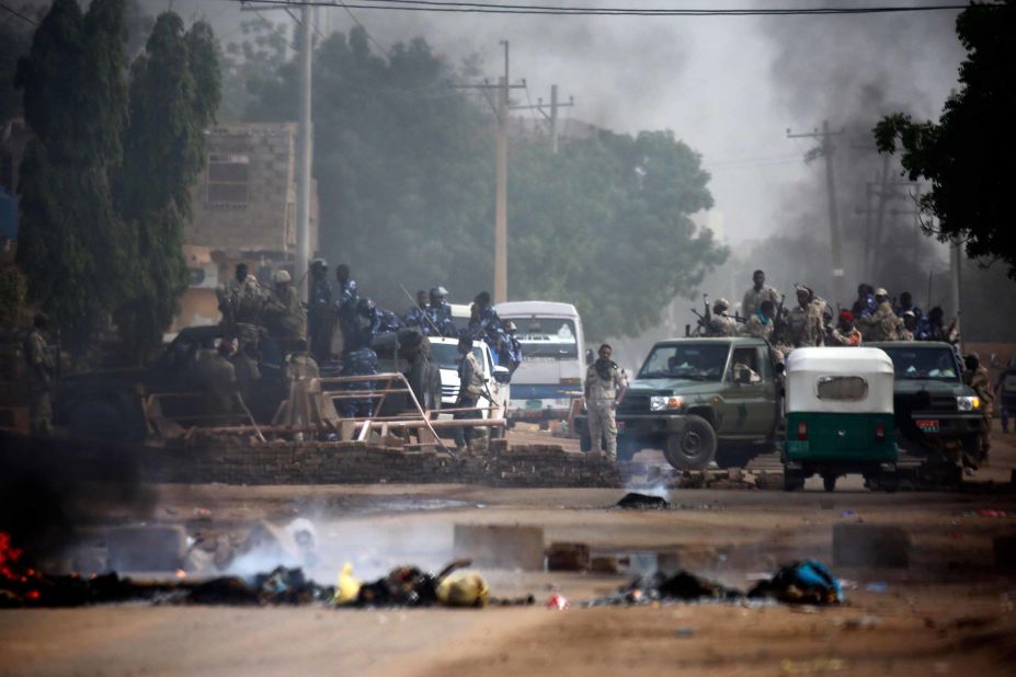 Sudanese forces are deployed around Khartoum's army headquarters on June 3.