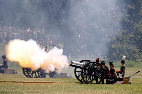 British Army troops fire a cannon in London's Green Park to mark the beginning of Trump's visit.