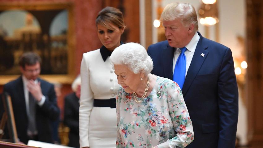 Britain's Queen Elizabeth II (L) views a display of US items of the Royal collection with US President Donald Trump and US First Lady Melania Trump at Buckingham palace at Buckingham Palace in central London on June 3, 2019, on the first day of their three-day State Visit to the UK. - Britain rolled out the red carpet for US President Donald Trump on June 3 as he arrived in Britain for a state visit already overshadowed by his outspoken remarks on Brexit. (Photo by MANDEL NGAN / AFP)        (Photo credit should read MANDEL NGAN/AFP/Getty Images)