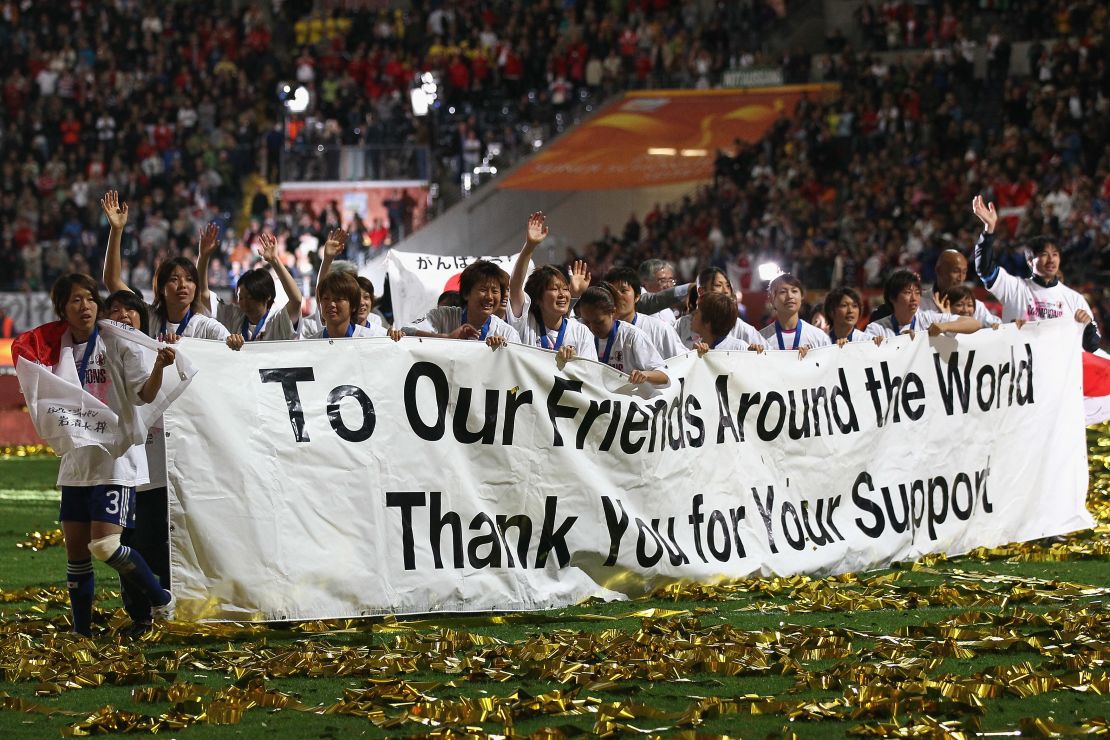 Japan's players thank their supports after defeating USA to win the World Cup. 