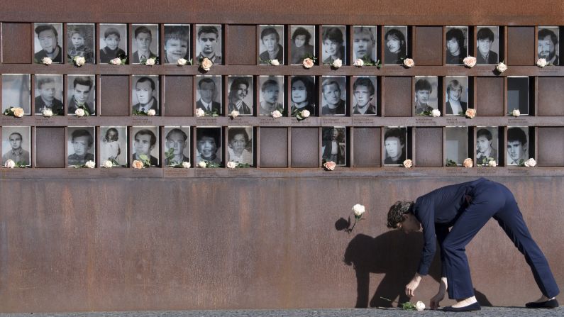 <strong>Bernauer Straße: </strong>Flowers are laid down on a stele to honor victims at the Berlin Wall Memorial on Bernauer Straße.. 