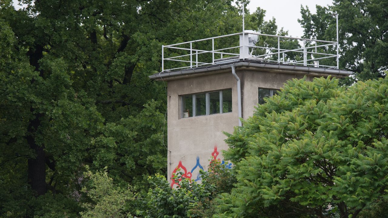 <strong>Schlesischer Busch Watchtower: </strong>The watchtower once played an important role in Berlin's border regime, overseeing 18 nearby watchtowers. 