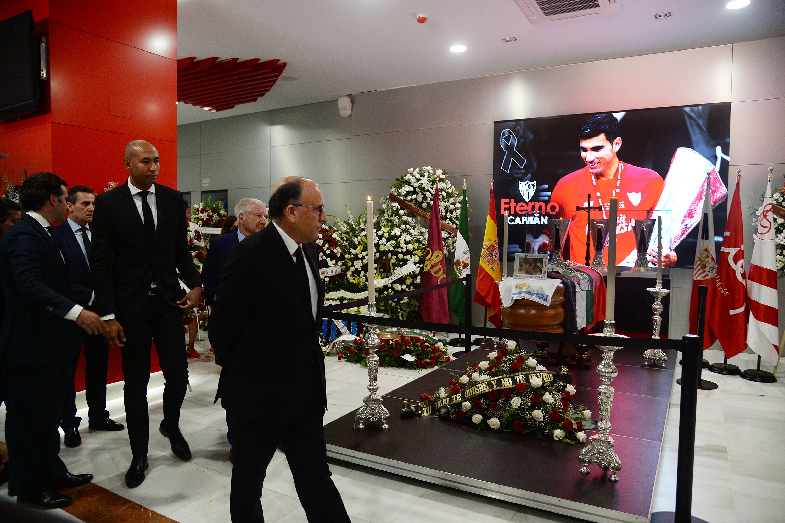 Último adiós a Juan Antonio Reyes en un multitudinario funeral