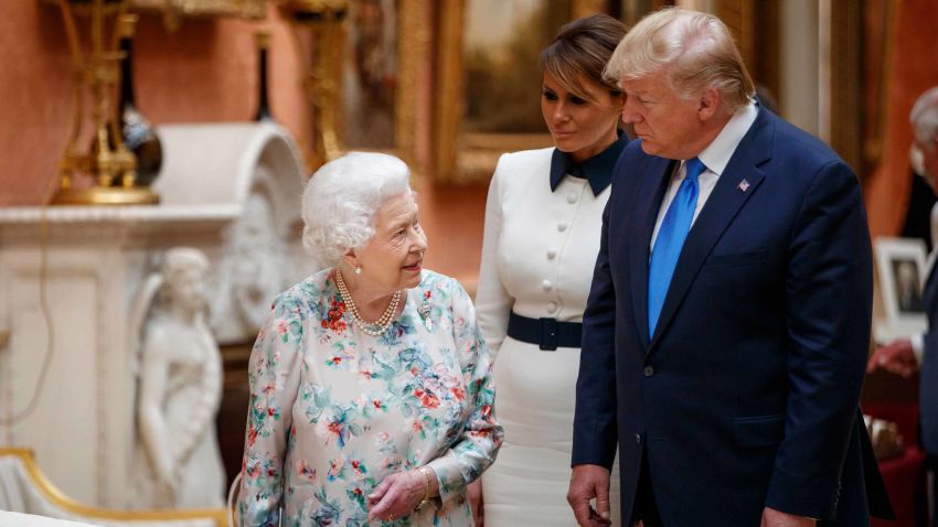 Britain's Queen Elizabeth II (L) views a display of US items of the Royal collection with US President Donald Trump (R) and US First Lady Melania Trump (C) at Buckingham palace at Buckingham Palace in central London on June 3, 2019, on the first day of their three-day State Visit to the UK. - Britain rolled out the red carpet for US President Donald Trump on June 3 as he arrived in Britain for a state visit already overshadowed by his outspoken remarks on Brexit. (Photo by Tolga AKMEN / various sources / AFP)        (Photo credit should read TOLGA AKMEN/AFP/Getty Images)