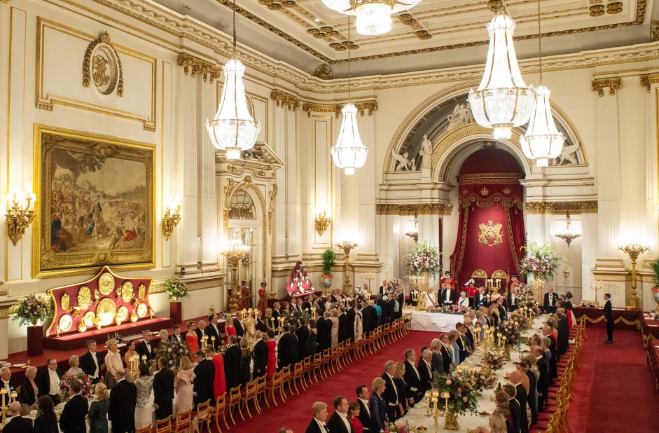 The state banquet had a few hundred guests, <a href="https://www.cnn.com/2019/06/04/politics/trump-family-royal-family-status/index.html" target="_blank">including several of Trump's children.</a>