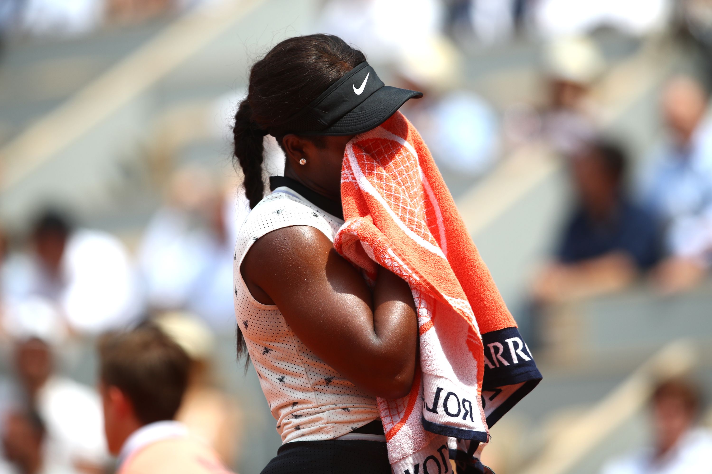 Konta used her big serve and groundstrokes to sweep past 2018 finalist Sloane Stephens in barely more than an hour.