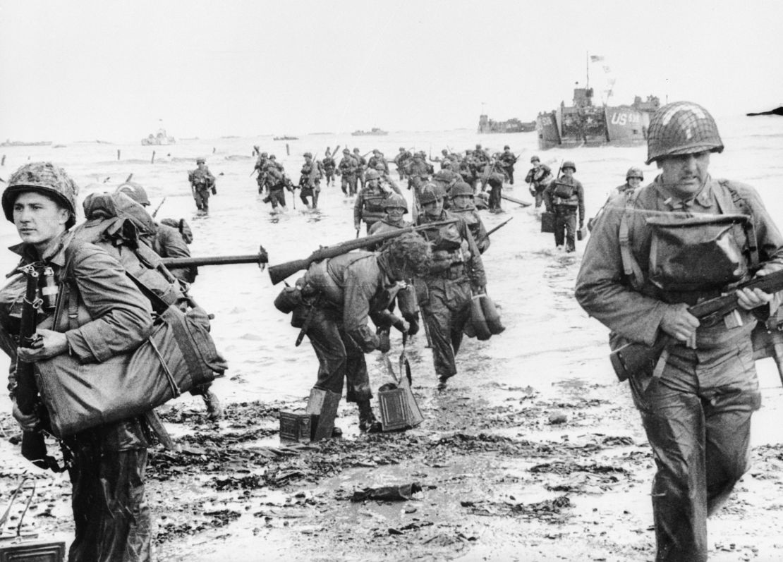 US troops landing on Omaha beach during the Normandy landings