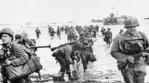 US troops landing on Omaha beach during the Normandy landings
