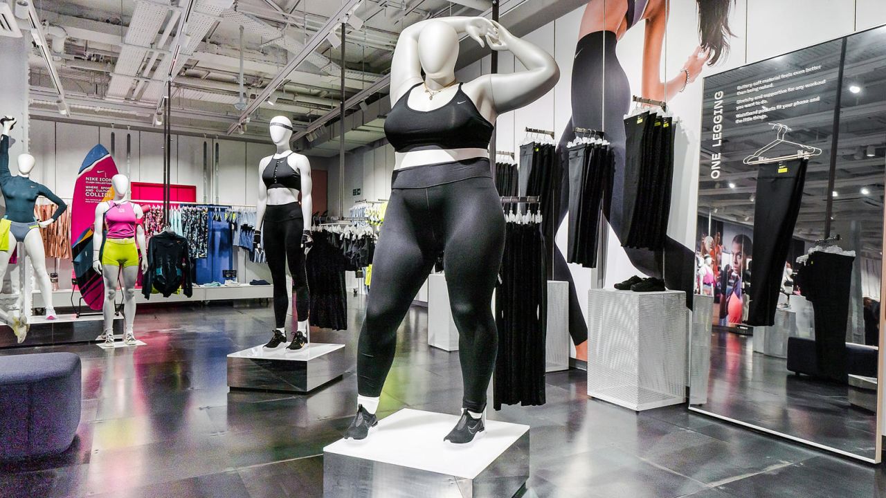 representación Campanilla Derivación Nike introduces plus-size and para-sport mannequins to London store | CNN