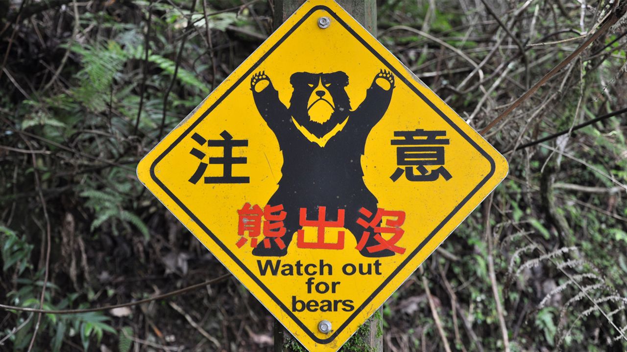 A sign in Taiwan's Dasyueshan National Park warns hikers and tourists to watch out for bears. 
